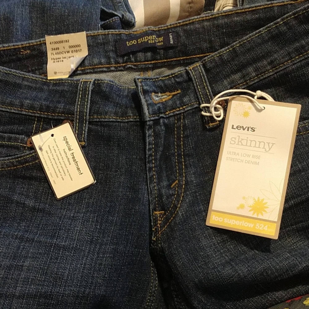 Levi's 524 skinny jeans NWT